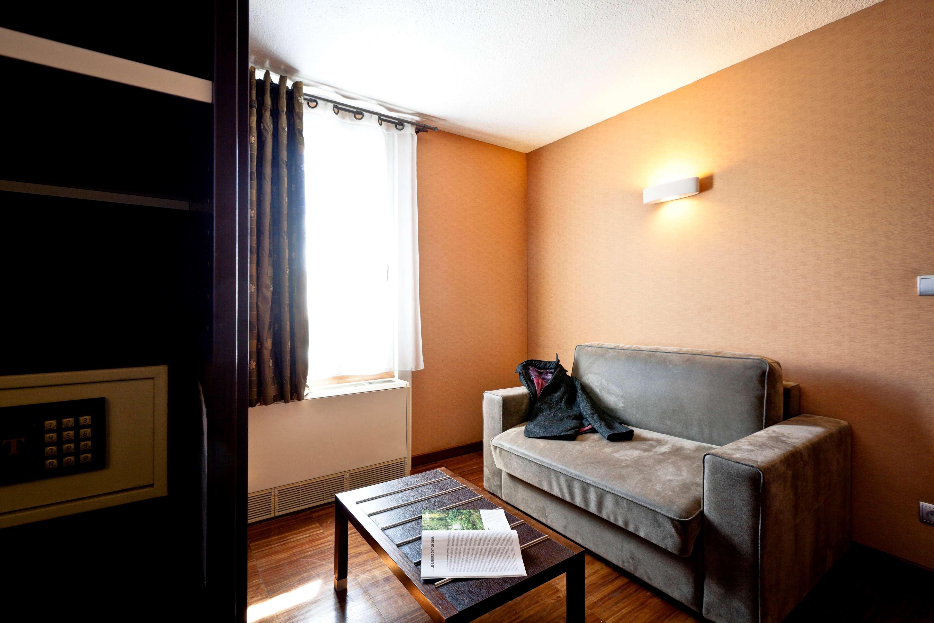 Kyriad Lyon Sud - Saint Genis Laval Exterior photo