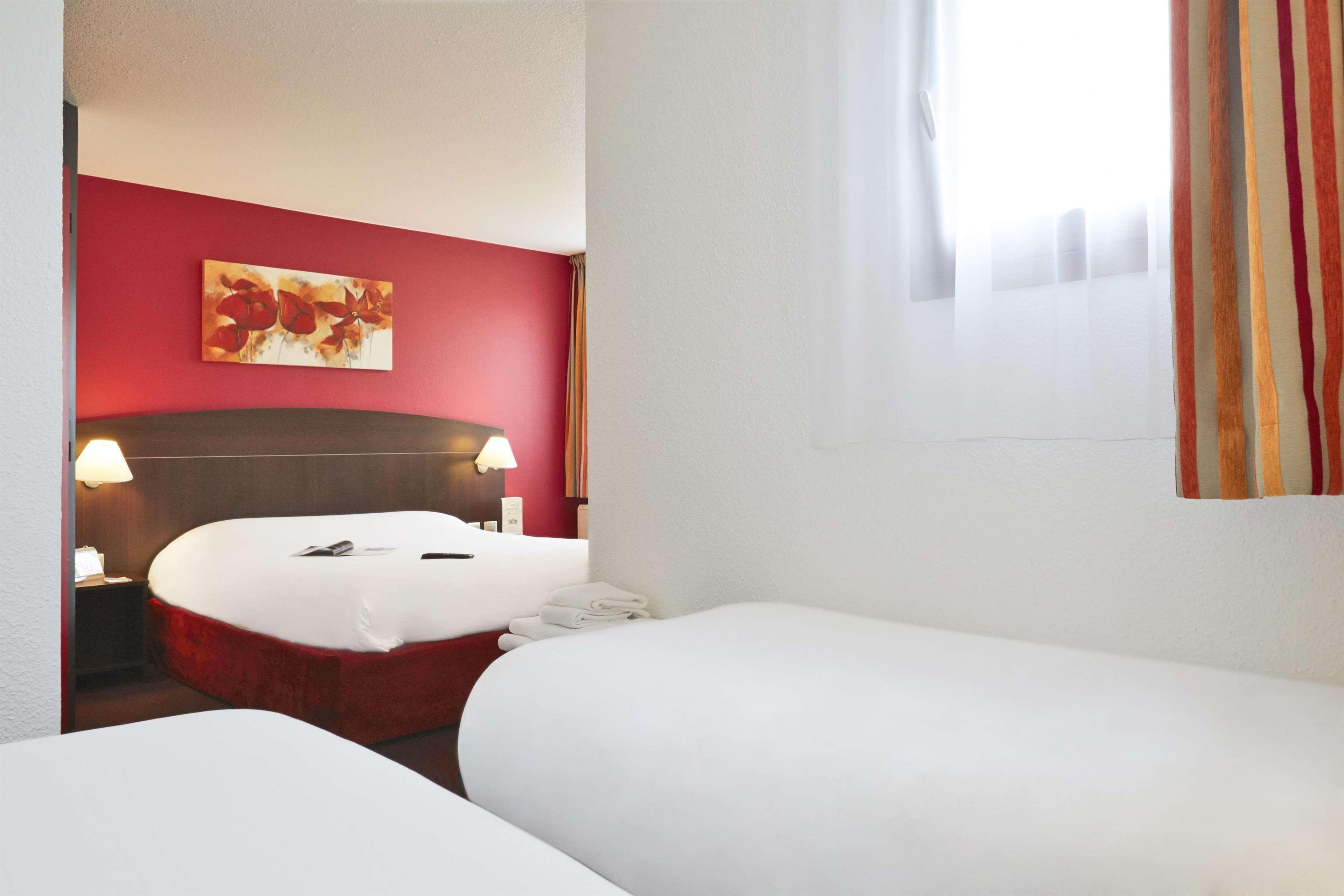 Kyriad Lyon Sud - Saint Genis Laval Exterior photo