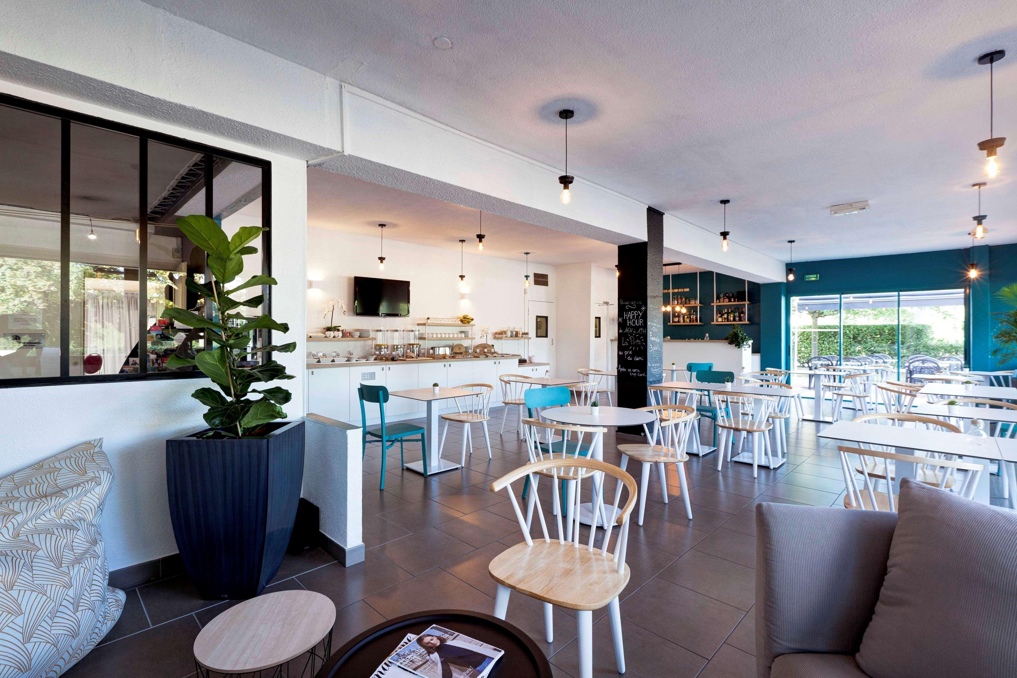 Kyriad Lyon Sud - Saint Genis Laval Exterior photo
