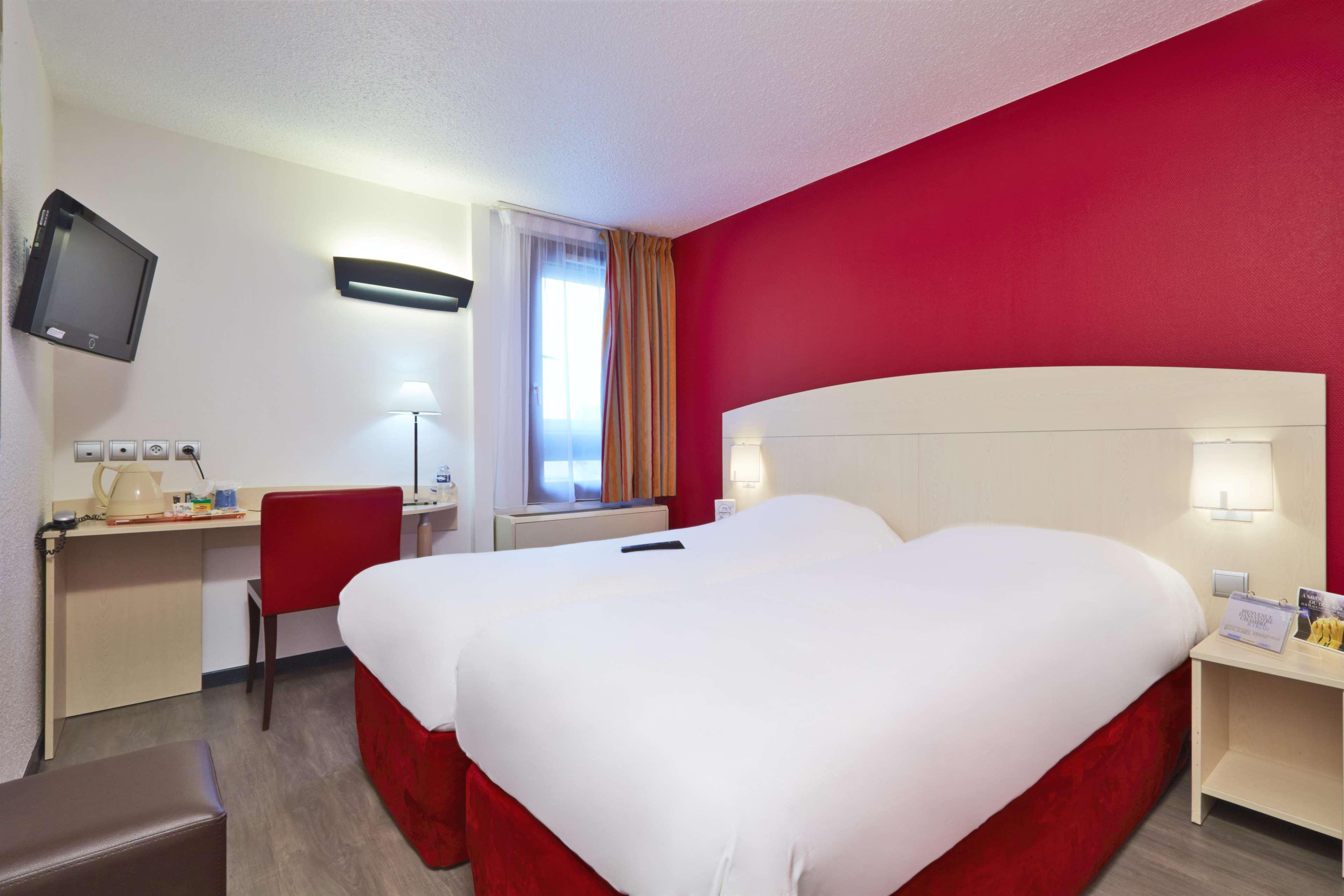 Kyriad Lyon Sud - Saint Genis Laval Exterior photo