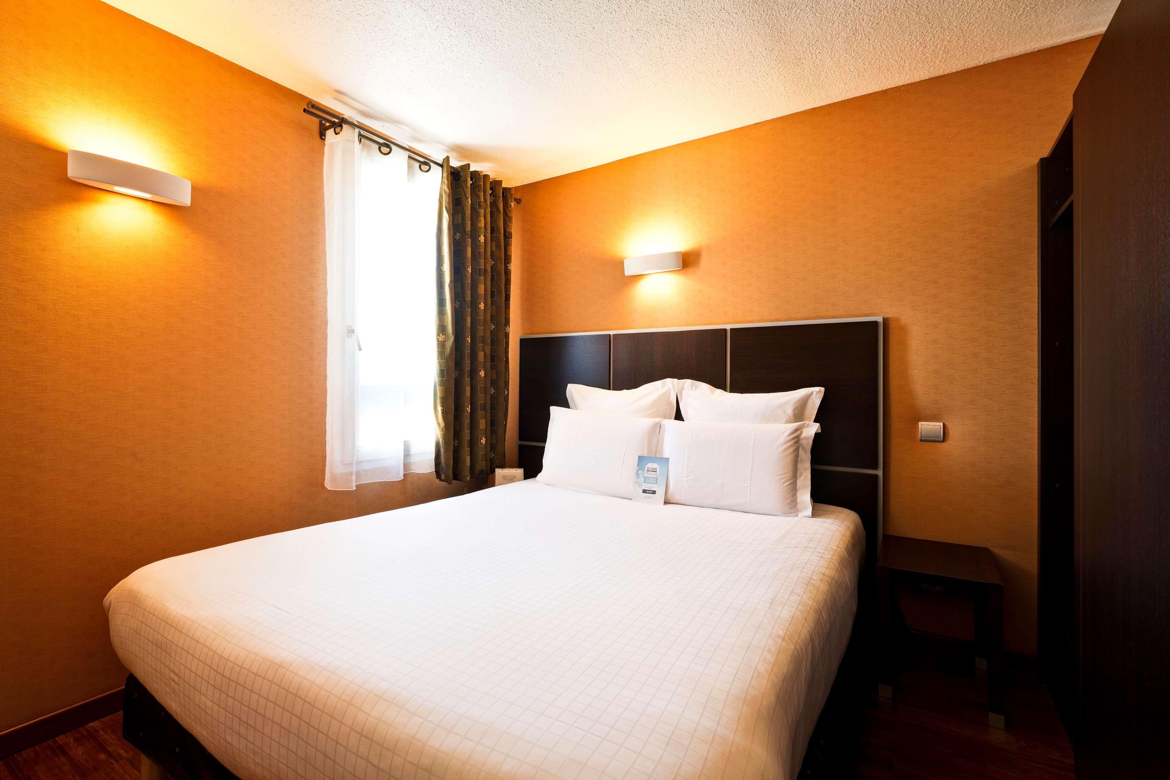 Kyriad Lyon Sud - Saint Genis Laval Exterior photo