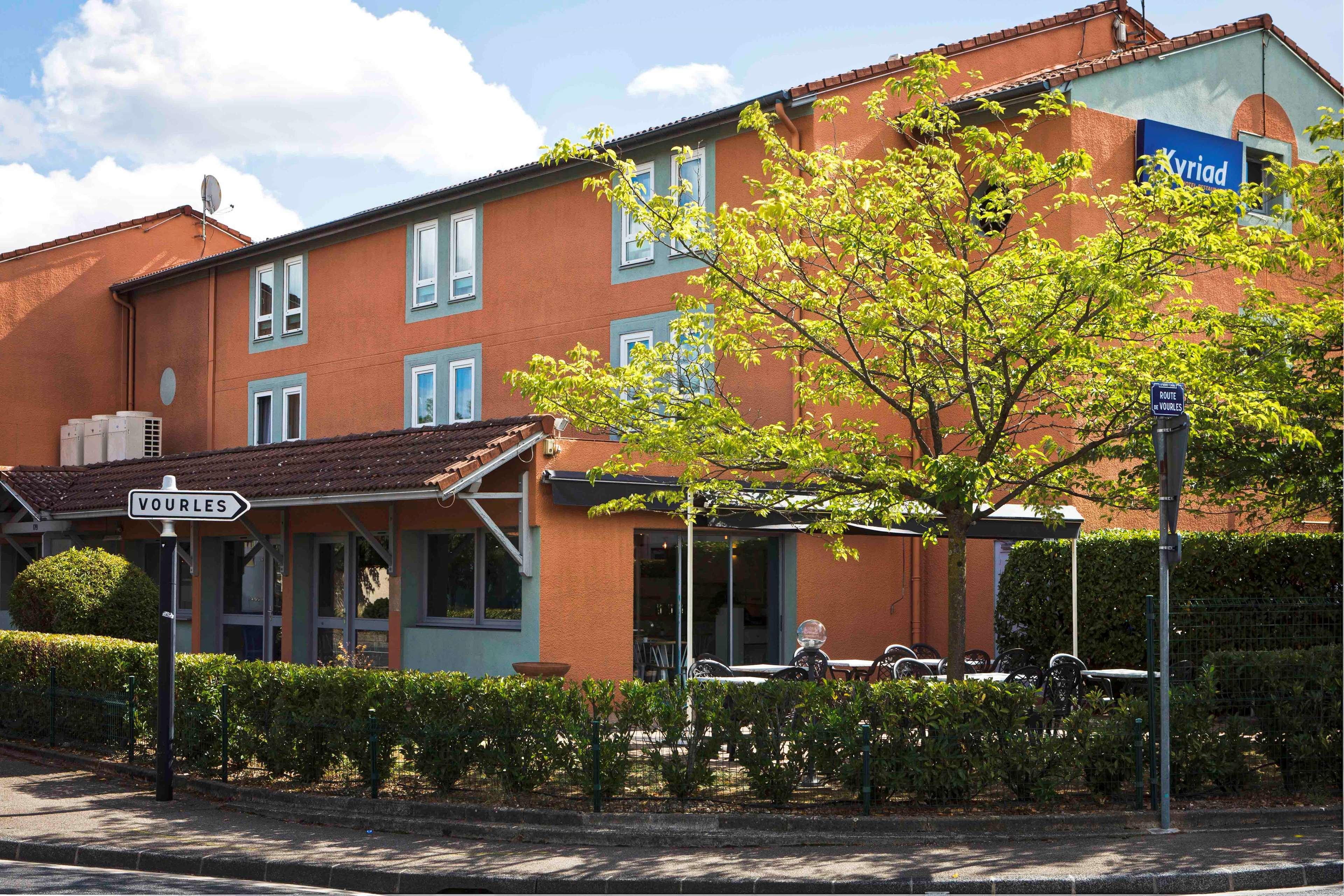 Kyriad Lyon Sud - Saint Genis Laval Exterior photo