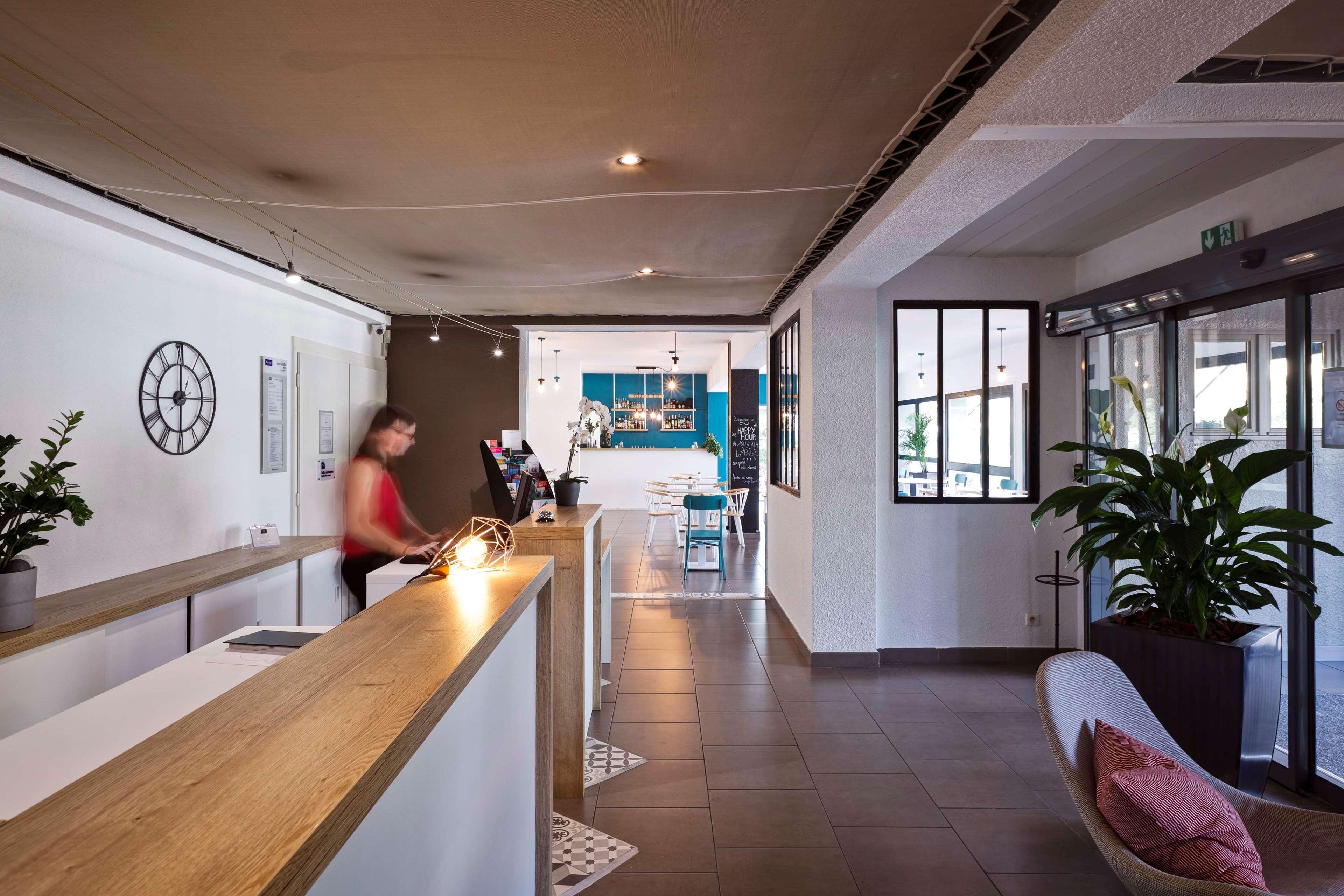 Kyriad Lyon Sud - Saint Genis Laval Exterior photo