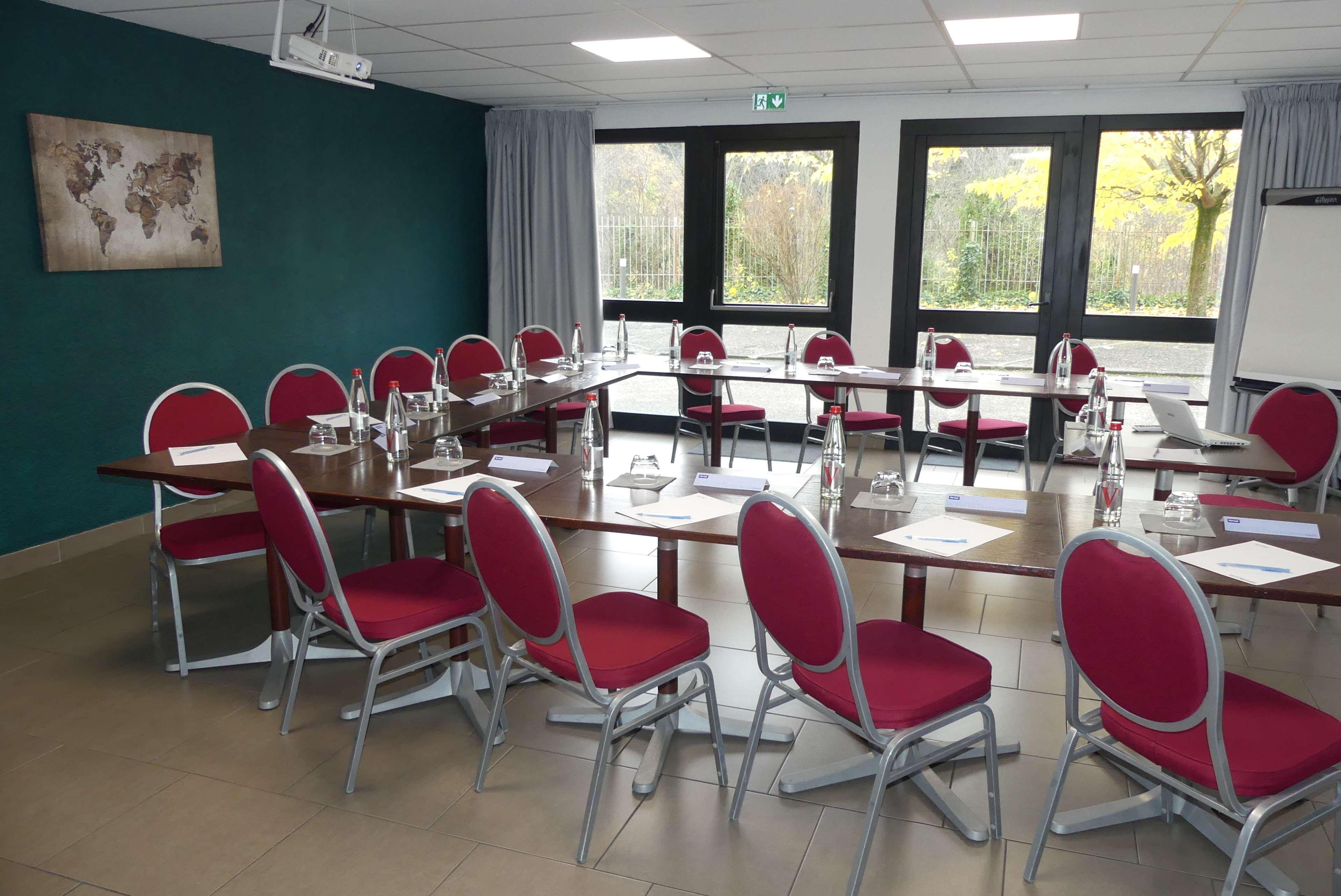 Kyriad Lyon Sud - Saint Genis Laval Exterior photo