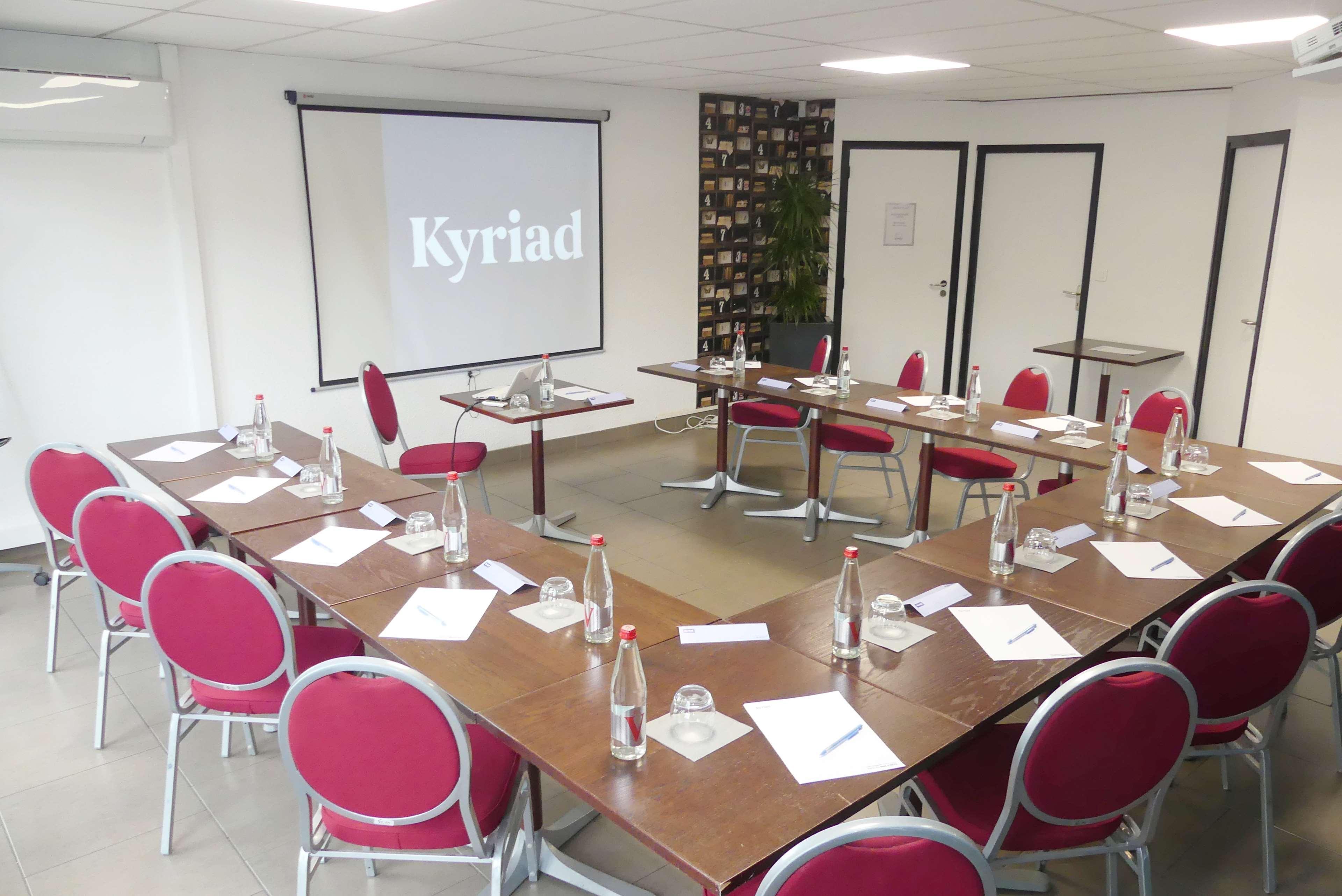 Kyriad Lyon Sud - Saint Genis Laval Exterior photo