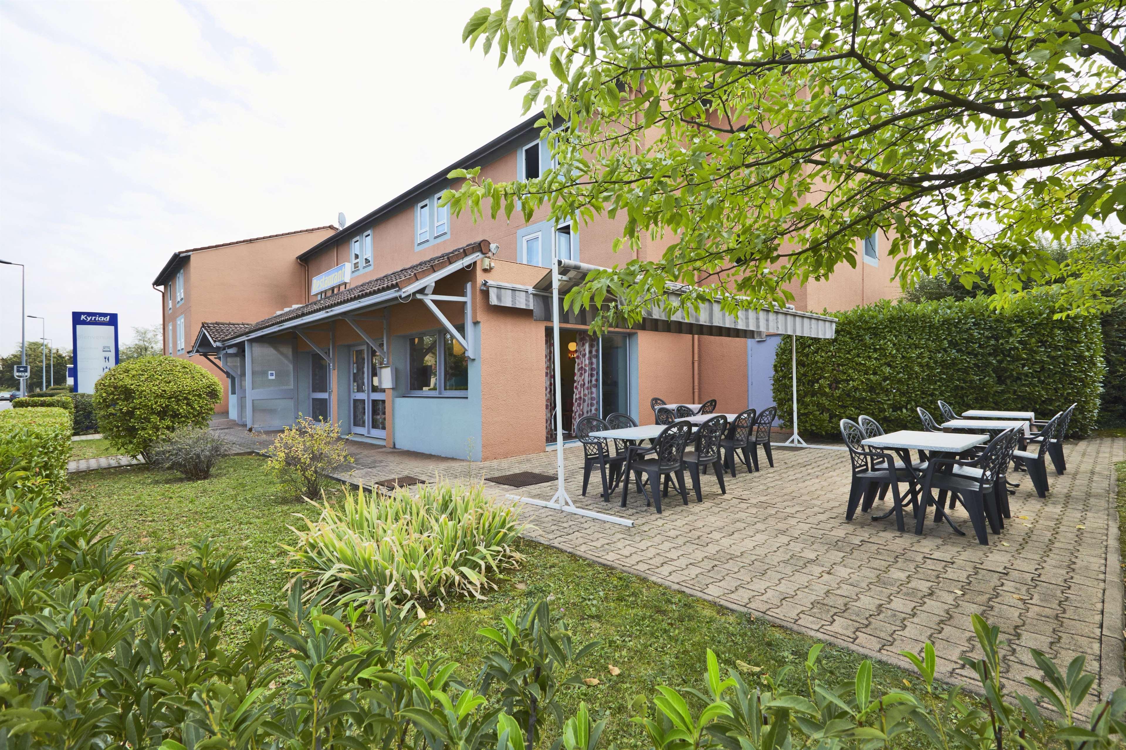 Kyriad Lyon Sud - Saint Genis Laval Exterior photo