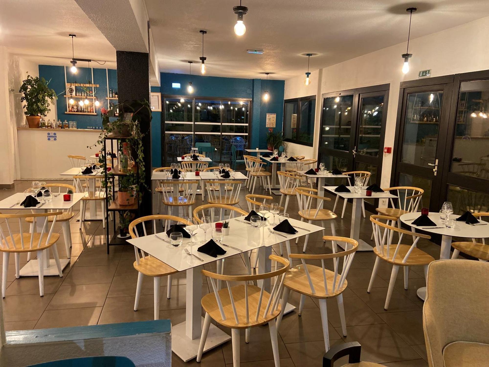 Kyriad Lyon Sud - Saint Genis Laval Exterior photo