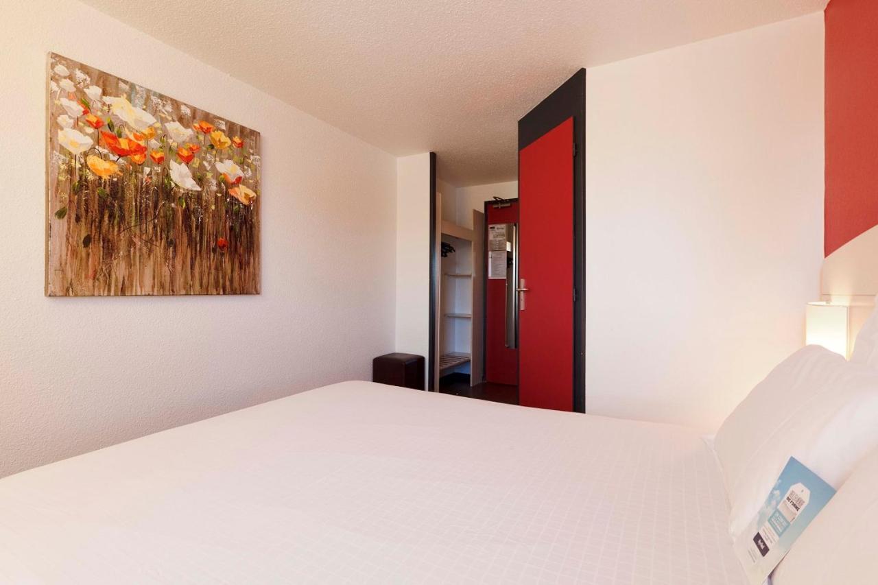 Kyriad Lyon Sud - Saint Genis Laval Exterior photo